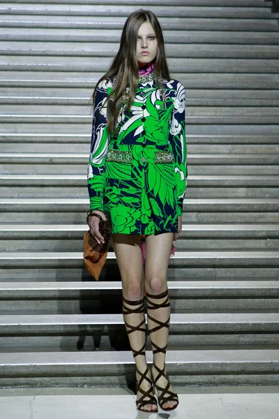 Look 8